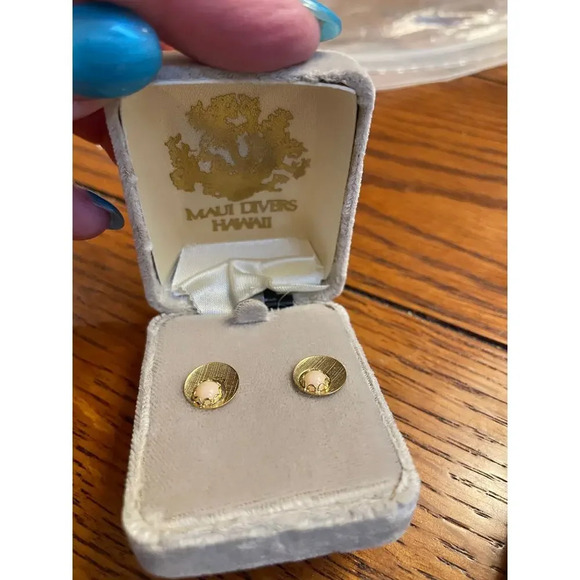 Maui divers coral and gold post back earrings in gold - Picture 5 of 10